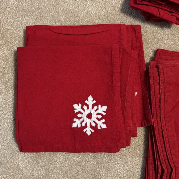 Christmas Table Linens, 24 pieces, Red & White, NEW & EUC - Picture 2 of 5